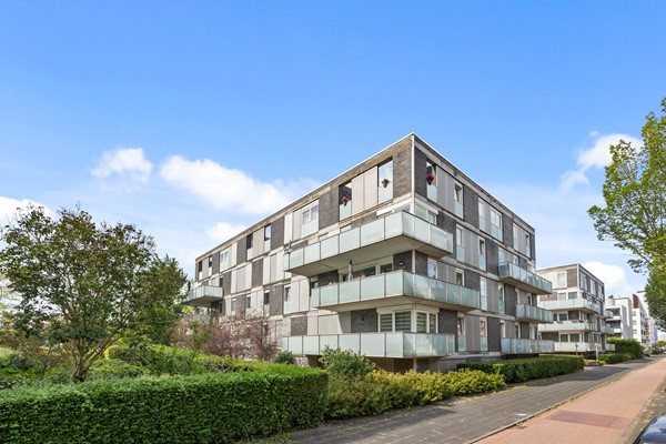 Lichte en goed onderhouden 4-kamer appartement met groen uitzicht